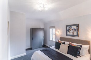 2 habitaciones, tabla de planchar con plancha y wifi gratis