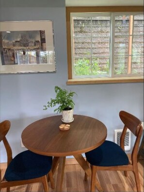 Dining - Beautiful, light-filled new apartment close to UW! (Seattle)