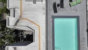 A rooftop pool with a clear view of the surrounding area, including a staircase leading to an upper level. - Oasis 2 BR View of Hollywood Sign, W/D, & Parking (Los Angeles)