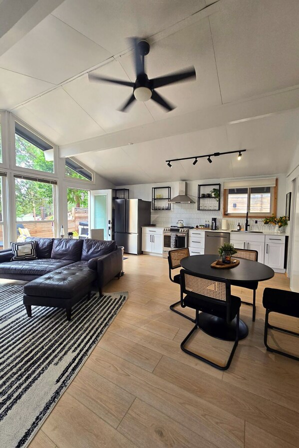 Interior - Elevated Mountain Cabin with Luxe Hot-tub (Mi-Wuk Village)