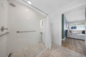 Apartment, 1 Queen-Bett, Gartenblick | Badezimmer