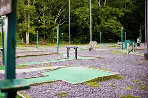 Mini-golf - YMCA Trout Lodge (Potosi)