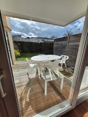 Outdoor dining - 3-room 2-bedroom apartment close to the ramparts of Vannes (Vannes)