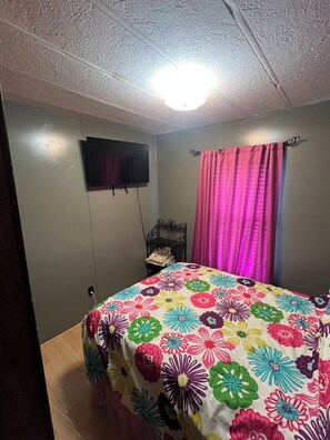 3 bedrooms, travel cot, free WiFi, bed sheets