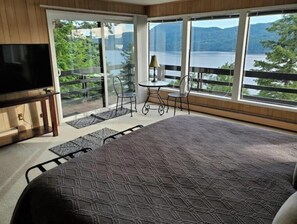6 bedrooms, desk, iron/ironing board, travel cot - Waterfront View Rosario Sleeps 10- (Eastsound)