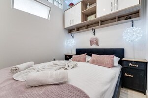 2 bedrooms, soundproofing, iron/ironing board, free WiFi