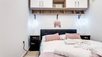 2 bedrooms, soundproofing, iron/ironing board, free WiFi