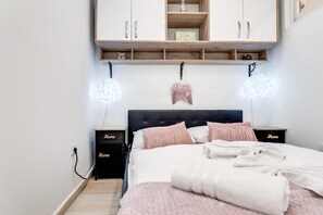 2 dormitoris, habitacions insonoritzades i planxa i posts de planxar 