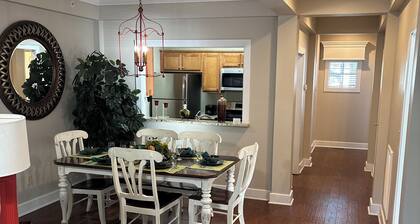 Charming 2-bedroom condo in delightful Williamsburg with fitness room, WiFi