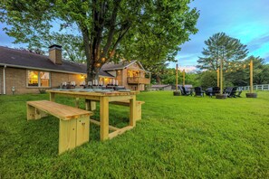 A wooden deck with a table and benches, surrounded by trees and a brick building. - 4mi to Buffalo Trace, Hot Tubs, Gameroom, Firepit (Frankfort)