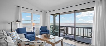 Couples Retreat with Breathtaking Oceanfront Views, Community Pool, Elevator - 735 North Hampton