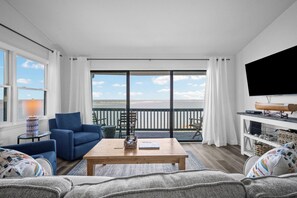 TV - Couples Retreat with Breathtaking Oceanfront Views, Community Pool, Elevator - 735 North Hampton (Fripp Island)