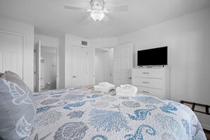 1 bedroom, internet, bed sheets - Couples Retreat with Breathtaking Oceanfront Views, Community Pool, Elevator - 735 North Hampton (Fripp Island)