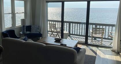 Couples Retreat with Breathtaking Oceanfront Views, Community Pool, Elevator - 735 North Hampton