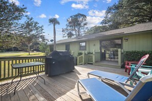 Outdoor dining - Pet Friendly, Golf Course 3BR/3BA Home, 549 Remora Drive (Fripp Island)