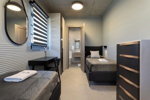 3 chambres, coffre-fort, fer et planche à repasser