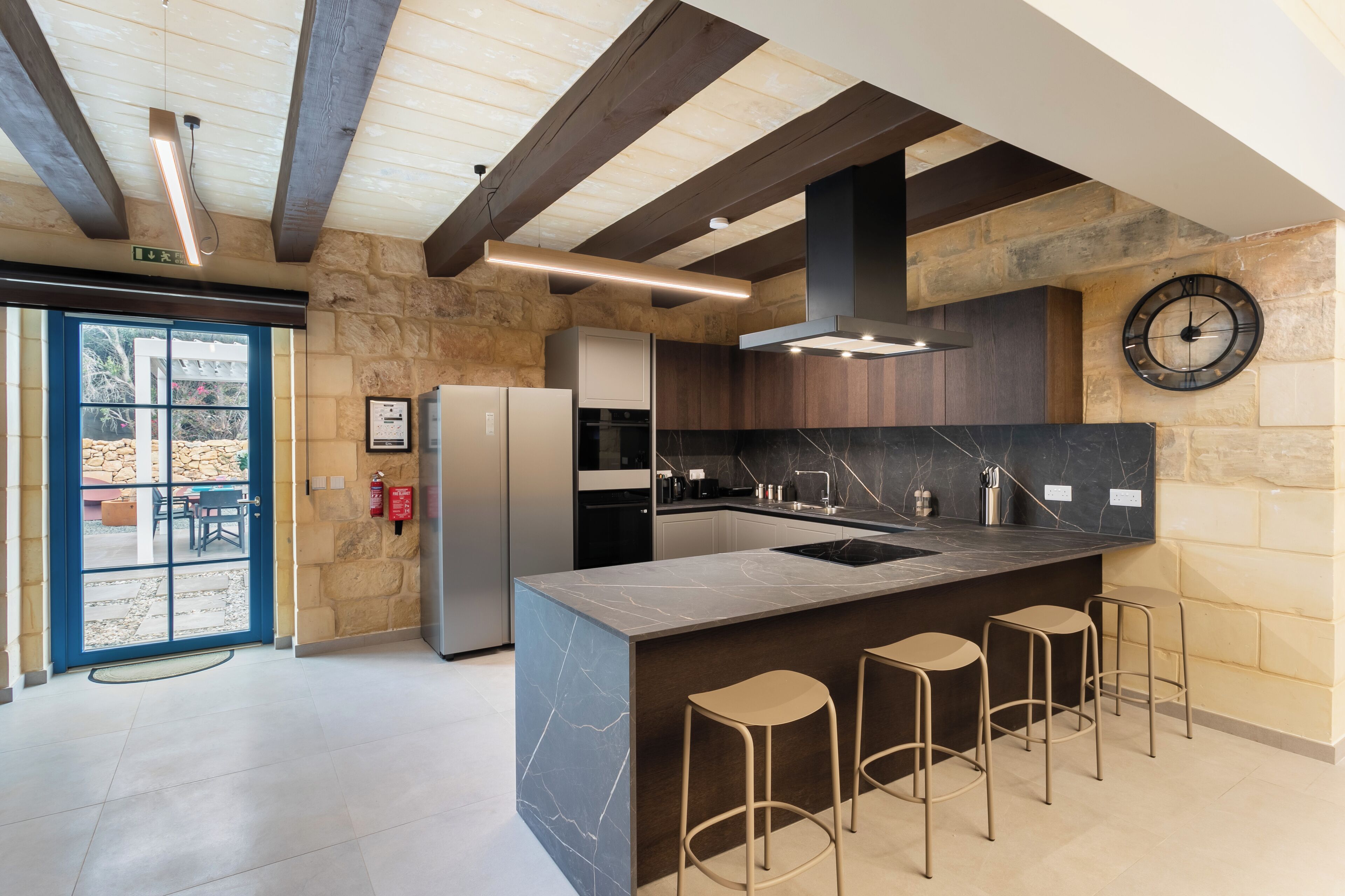 Réfrigérateur, micro-ondes, four, lave-vaisselle