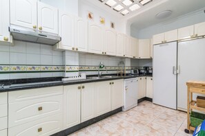 Microwave, oven, stovetop, dishwasher