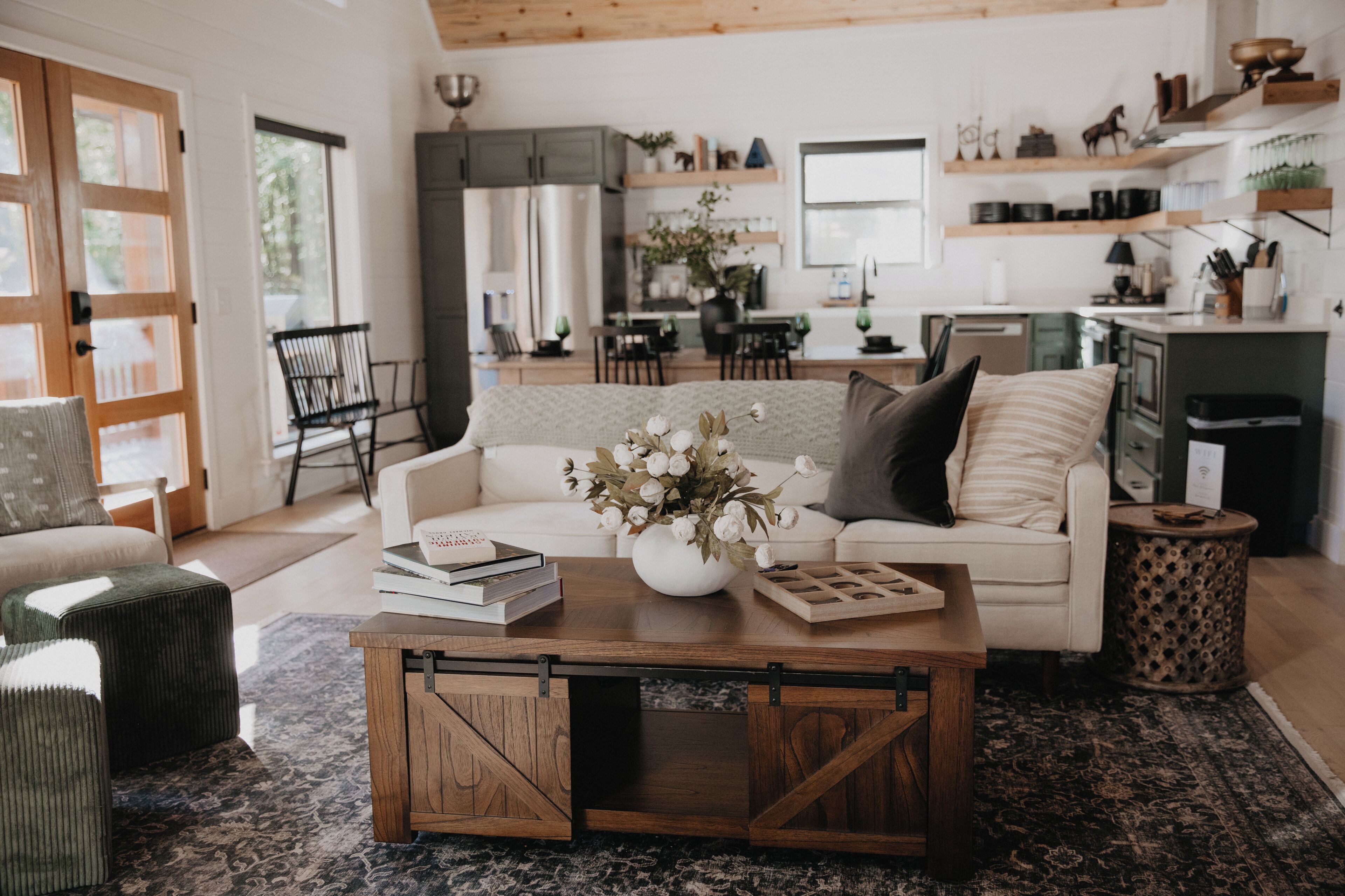 TV connectée, cheminée, jeux vidéo, table de tennis de table