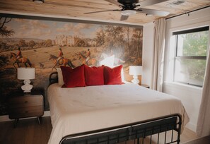 4 chambres, fer et planche à repasser, lit de bébé portatif