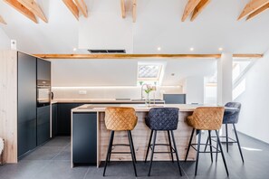 Réfrigérateur, four, plaque de cuisson, lave-vaisselle