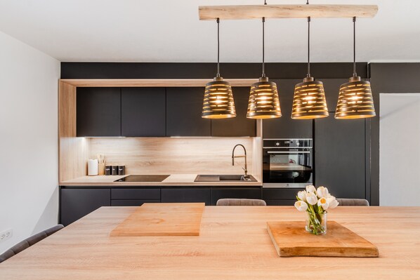 Kühlschrank, Ofen, Herdplatte, Geschirrspüler