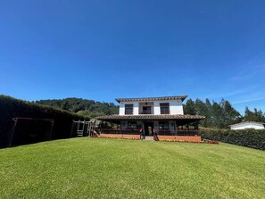 Exterior - Spacious 3-bdr Colonial property in Guarne-20 min from airport Jose Maria Cordv (Guarne)