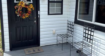 Charming 2-bedroom house with WiFi, AC in beautiful Gulf Breeze