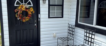 Charming 2-bedroom house with WiFi, AC in beautiful Gulf Breeze