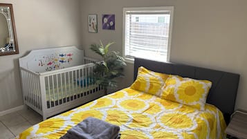 2 bedrooms, desk, travel cot, WiFi