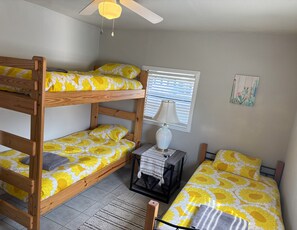 2 chambres, bureau, lit de bébé portatif, Wi-Fi