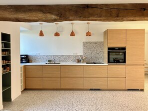 Réfrigérateur, four, plaque de cuisson, lave-vaisselle