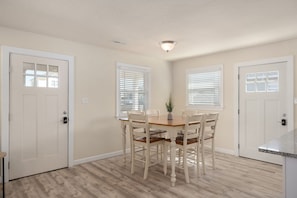 Dining - Pool/Hot tub -Fenced yard -1 dog friendly (Nags Head)