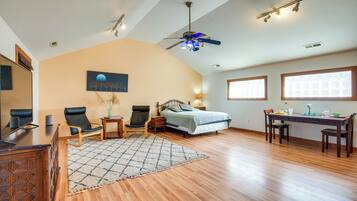 Bureau, fer et planche Ă repasser, accĂšs Internet, draps fournis