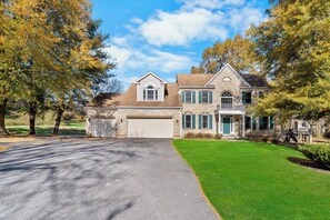 Exterior - Luxury modern mansion/Cabin Near Washington DC-on over 4 Acres  of private land. (Upper Marlboro)