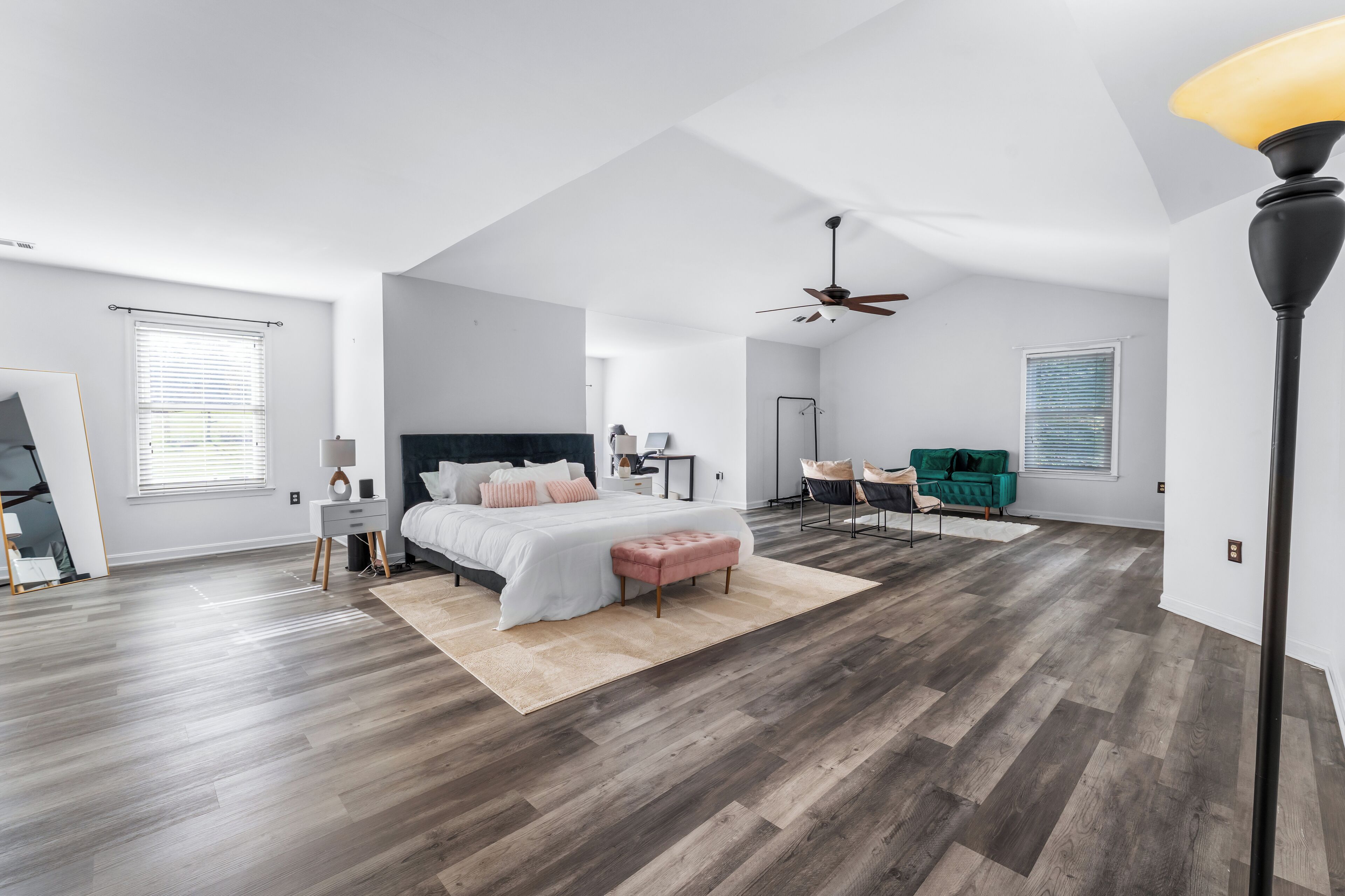 5 chambres, fer et planche à repasser, Wi-Fi, draps fournis