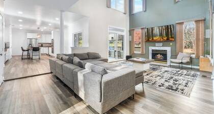 Luxury modern mansion/Cabin Near Washington DC-on over 4 Acres of private land.