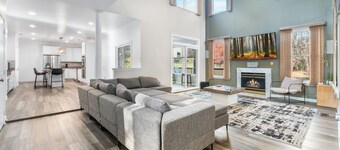 Luxury modern mansion/Cabin Near Washington DC-on over 4 Acres of private land.