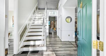Luxury modern mansion/Cabin Near Washington DC-on over 4 Acres of private land.