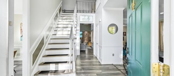Luxury modern mansion/Cabin Near Washington DC-on over 4 Acres of private land.