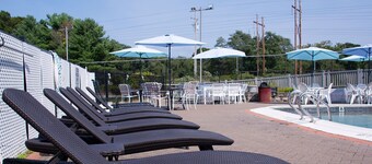 Charming 2-bedroom resort with AC, WiFi in tranquil Falmouth