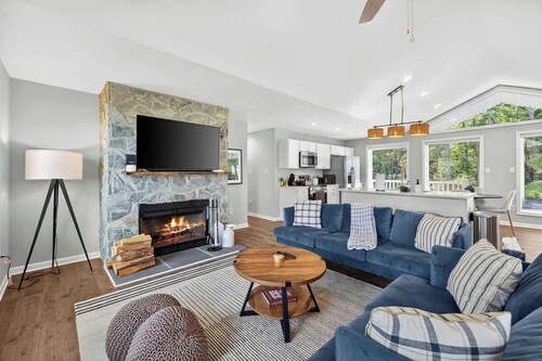 Apple Mountain House • Hot Tub • Game Room