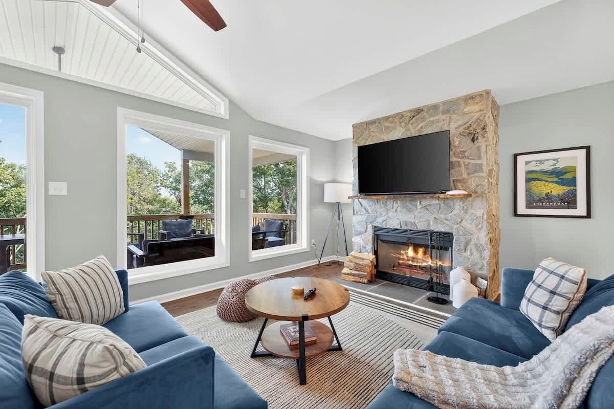 Smart TV, fireplace, offices