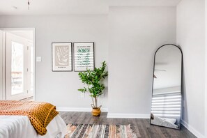4 Schlafzimmer, Schreibtisch, Bügeleisen/Bügelbrett, Reisekinderbett