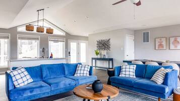 Smart TV, fireplace, offices, computer monitors