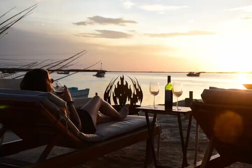 Charming 1-Bedroom Apartment in Río Lagartos. AC, Rooftop Deck & Private Pier -L