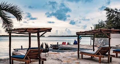 Charming 1-Bedroom Apartment in Río Lagartos. AC, Rooftop Deck & Private Pier -Y