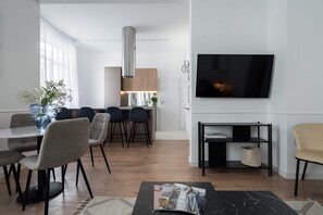 Comfort Apartment, 2 Bedrooms, Air conditioning | Living area