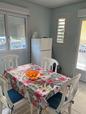 Dining - Alamanda pink (Sainte-Anne)