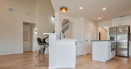 Charming 4-bedroom Park House with Wifi and AC in Katy !